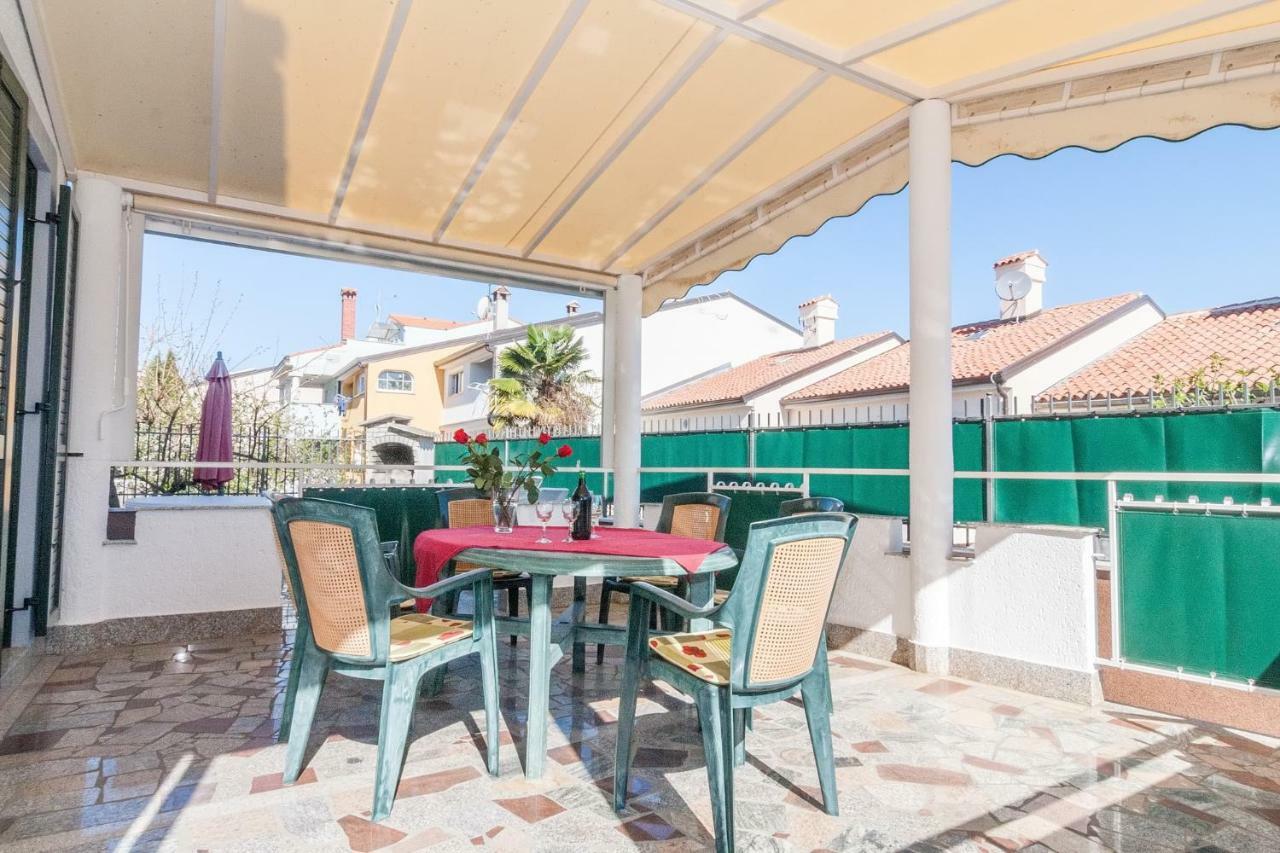 Villa California Пореч Екстериор снимка