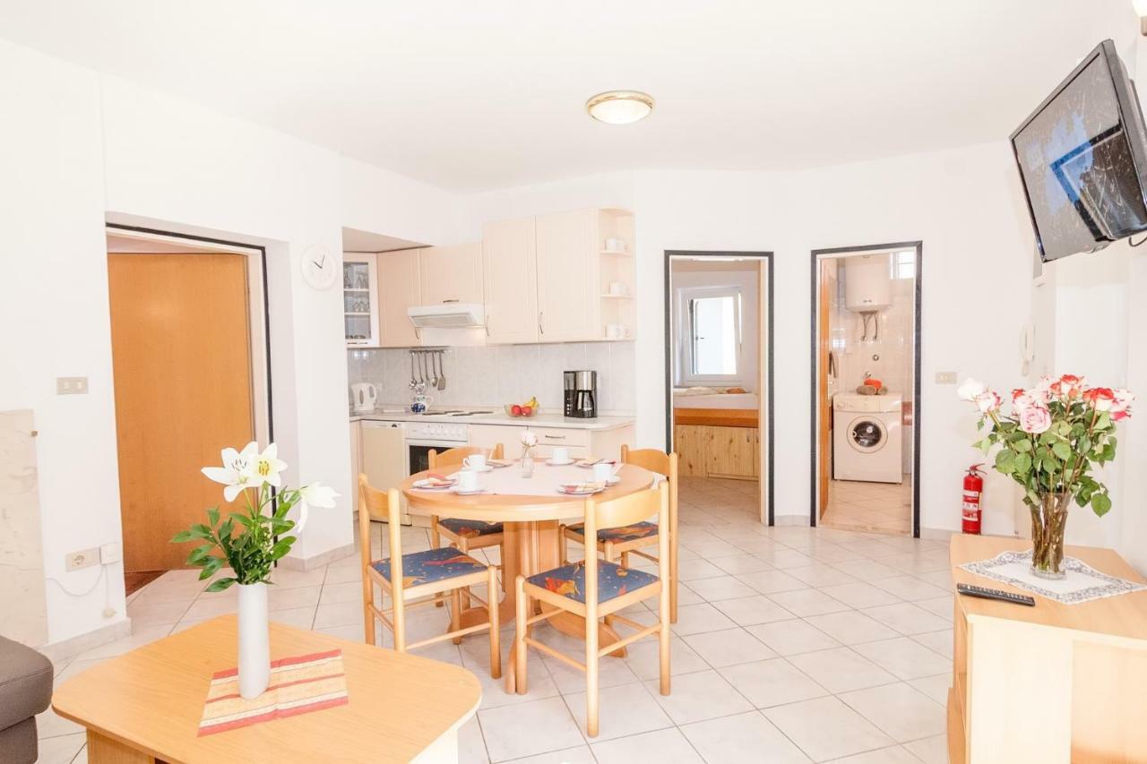 Villa California Пореч Екстериор снимка