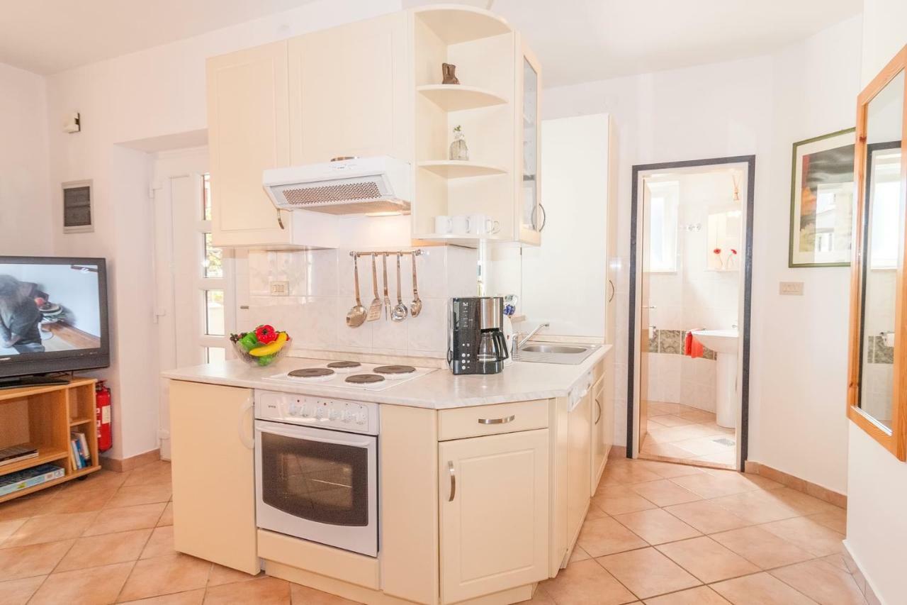 Villa California Пореч Екстериор снимка