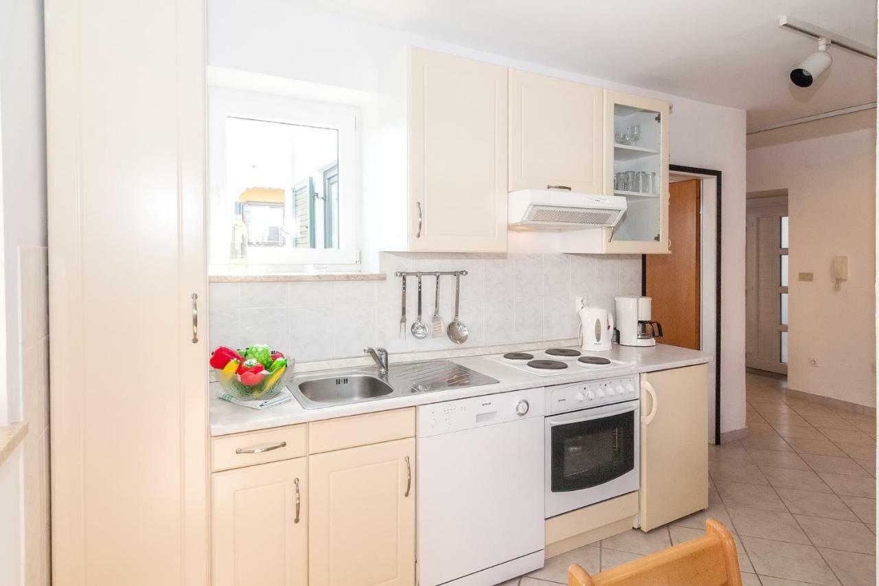 Villa California Пореч Екстериор снимка